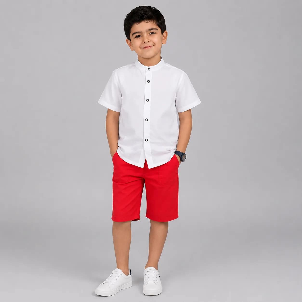 شورت فتى أحمر بأسلوب غير رسمي en coton, taille élastique, adapté pour un look décontracté et confortable pour garçons.