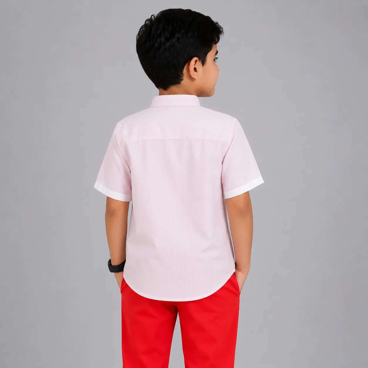Chemise garçon raillé rose en coton, col mao, manches courtes, élégante pour occasions décontractées