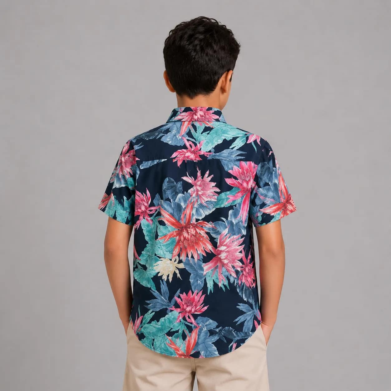 hawaî chemise2 قميص ولد بنمط زهور ملون بأكمام قصيرة وياقة كلاسيكية مصنوع من قطن خفيف مثالي للصيف