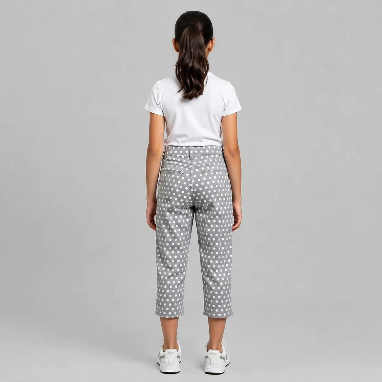Pantalon fille à pois tendance et confortable, coupe ajustée, motif pois multicolores, idéal pour tenues décontractées.