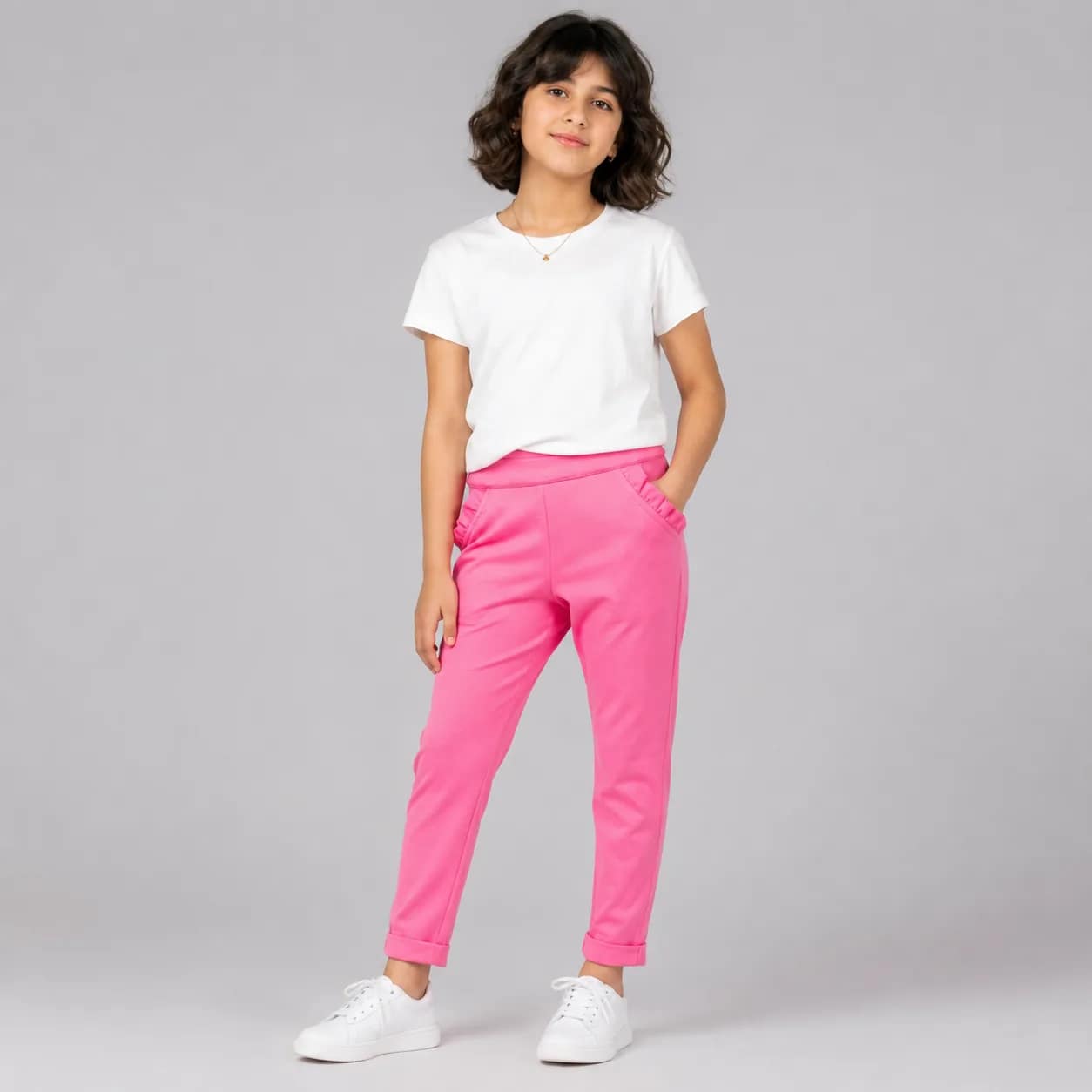 Pantalon rose fille confortable et stylé, coupe moderne, idéal pour un look décontracté et tendance