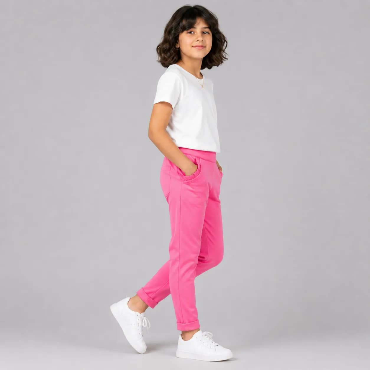 Pantalon rose fille confortable et stylé en coton, taille élastique, coupe droite, idéal pour tenues décontractées