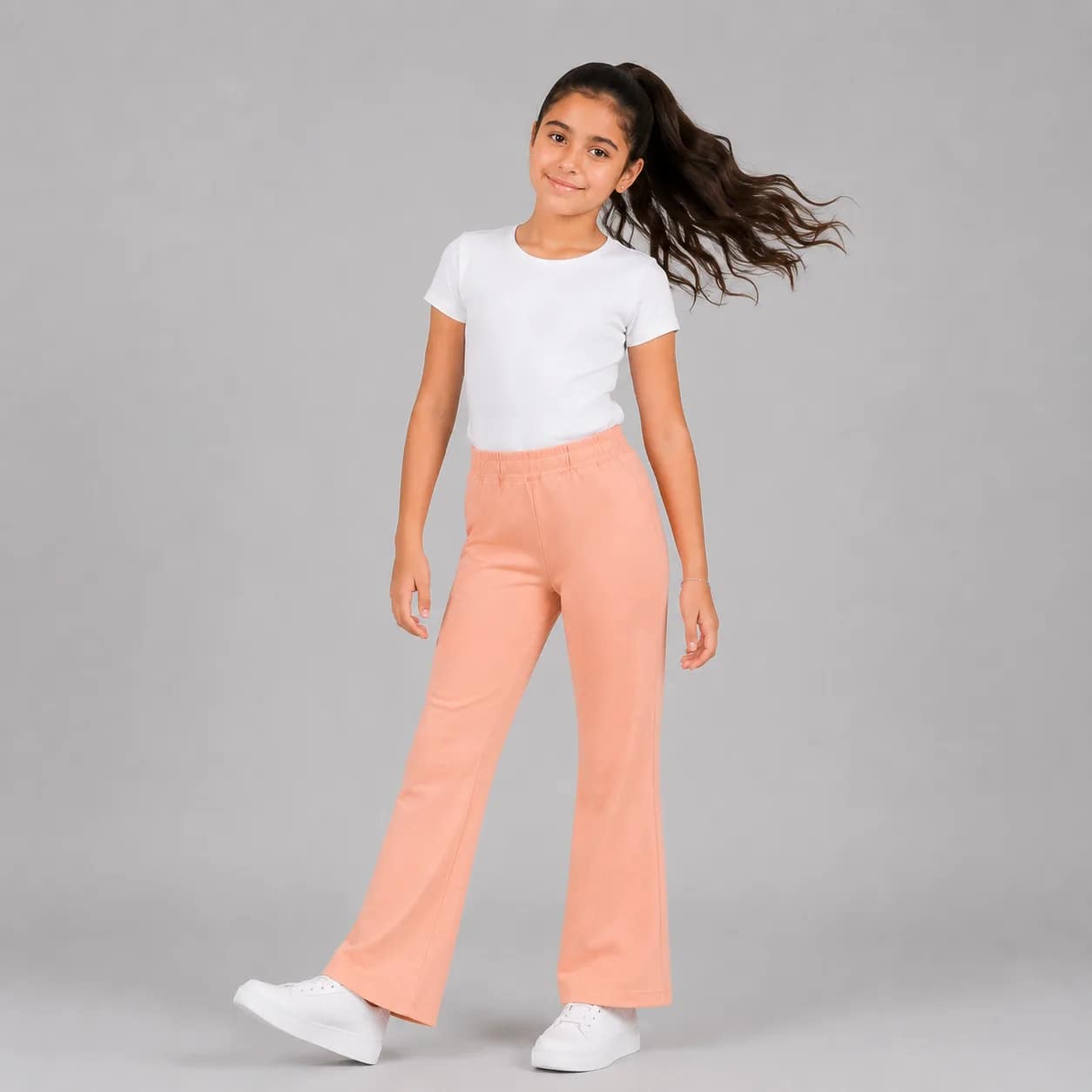 Pantalon évasé fille confortable, tissu doux, coupe moderne, couleur vive, parfait pour un style décontracté et tendance.