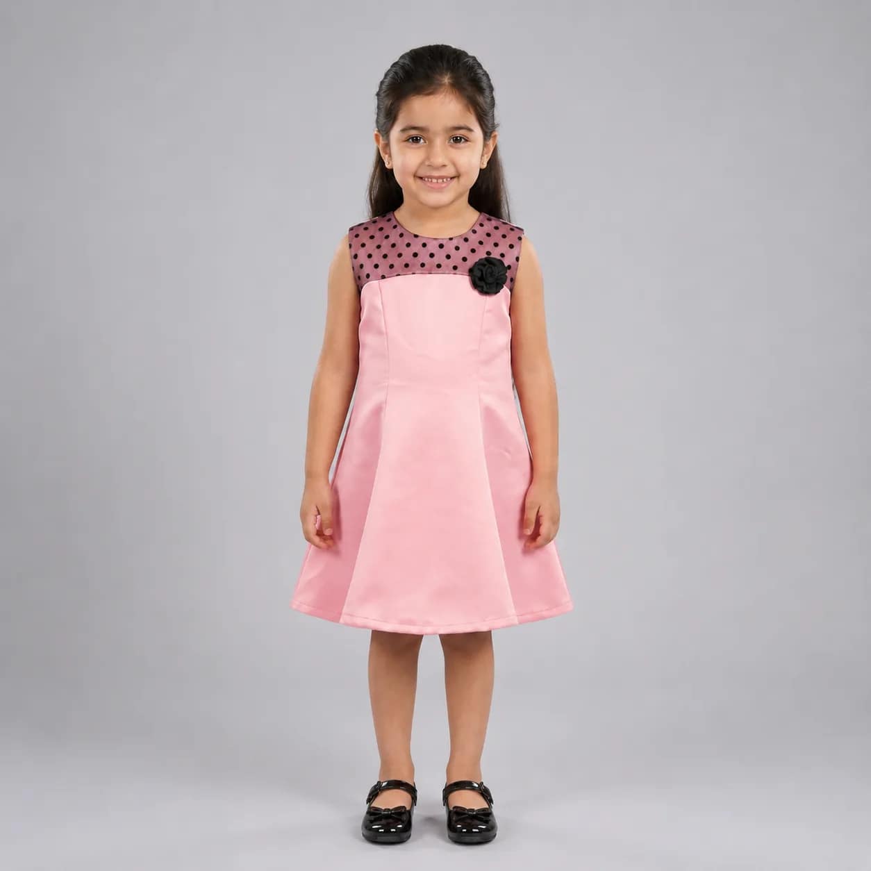 robe rose valentino Robe chic fille rose volantée en satin, manches courtes, jupe évasée, idéale pour occasions spéciales.