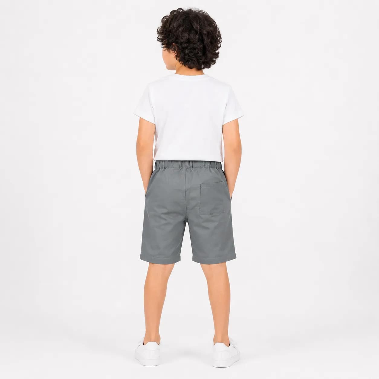 شورت رمادي للأطفال بحزام مرن, idéal pour confort et style, tissu doux et coupe ajustée pour une tenue parfaite