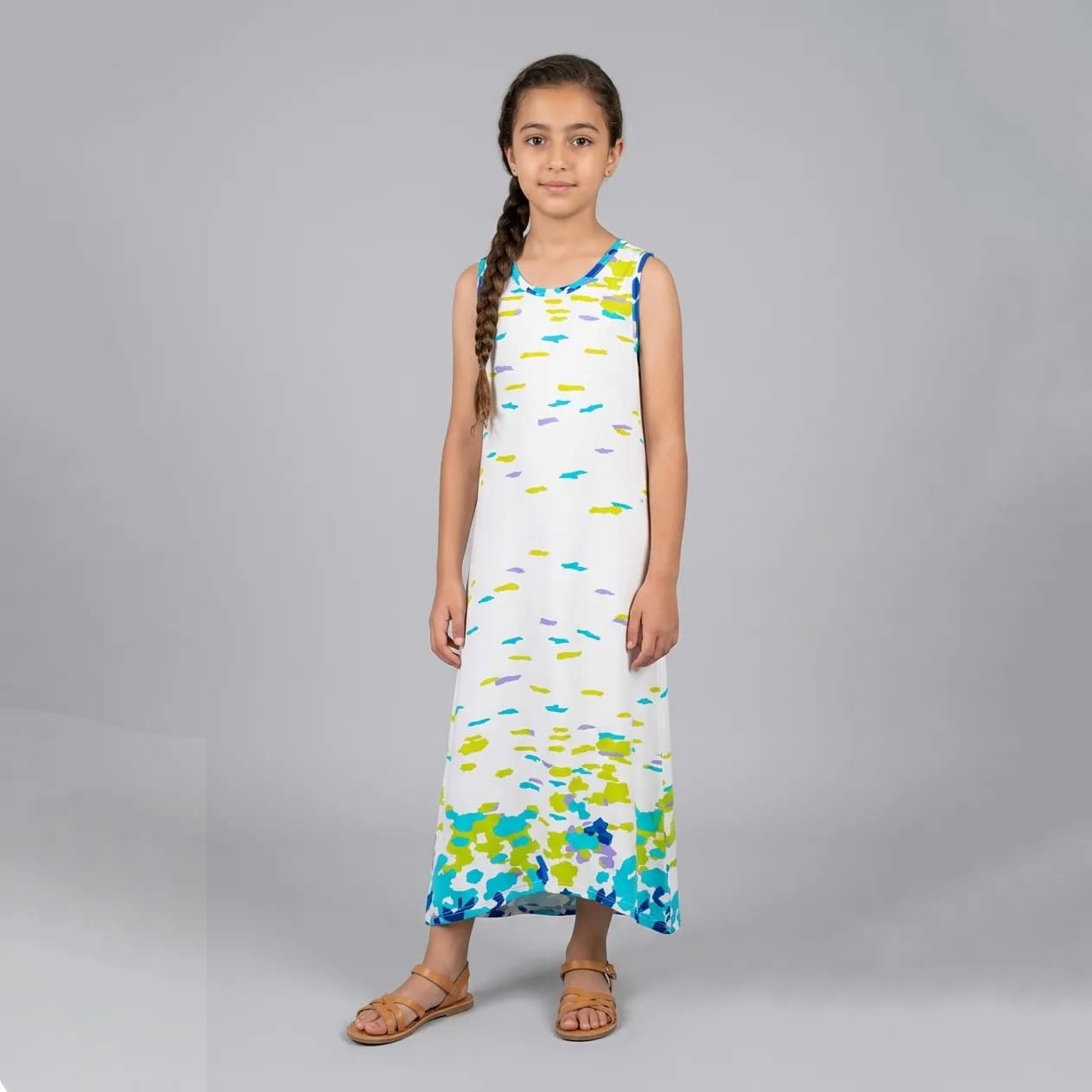 robe blanche multicouleurs 13 فستان بنت بنمط ملون vibrant avec motifs géométriques, manches courtes et coupe évasée pour un style joyeux et tendance.