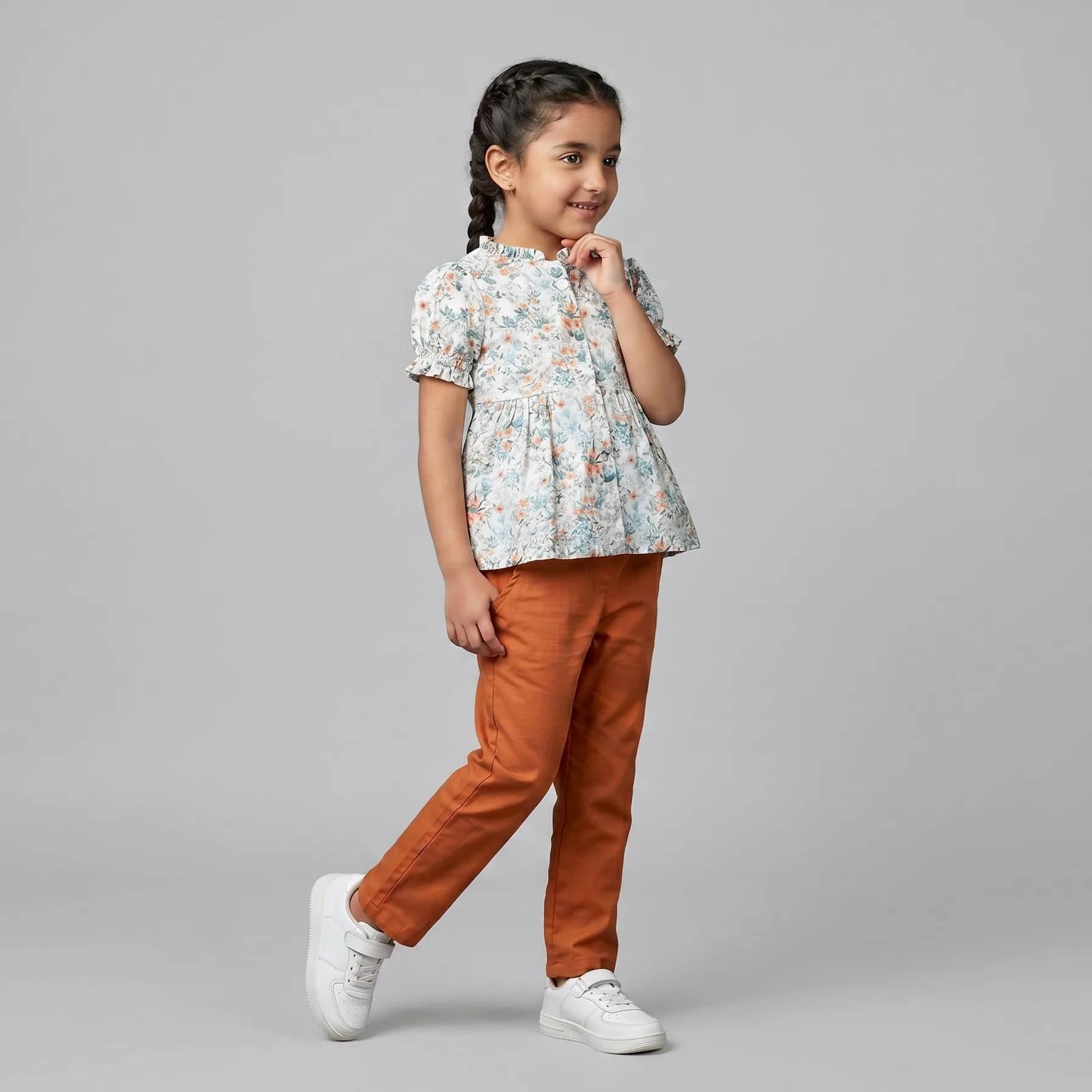 ensemble chemise fleuri pantalon orange Tenue décontractée fille avec tunique florale à manches longues et pantalon bleu marine, ensemble mode enfant.
