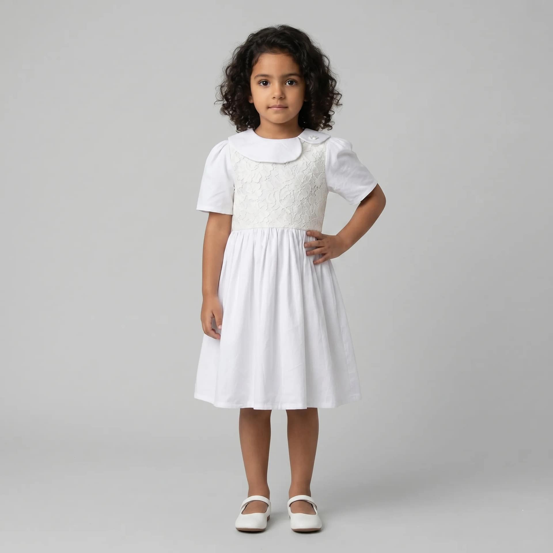 فستان فتاة أبيض ياقة كلودين مطرزة, élégant pour occasions spéciales, détails délicats et style raffiné